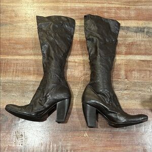 Vero Cuoio Slim-Fit Metallic Brown Heeled Boots